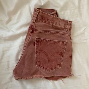 Vintage cutoff Levi’s 🍒